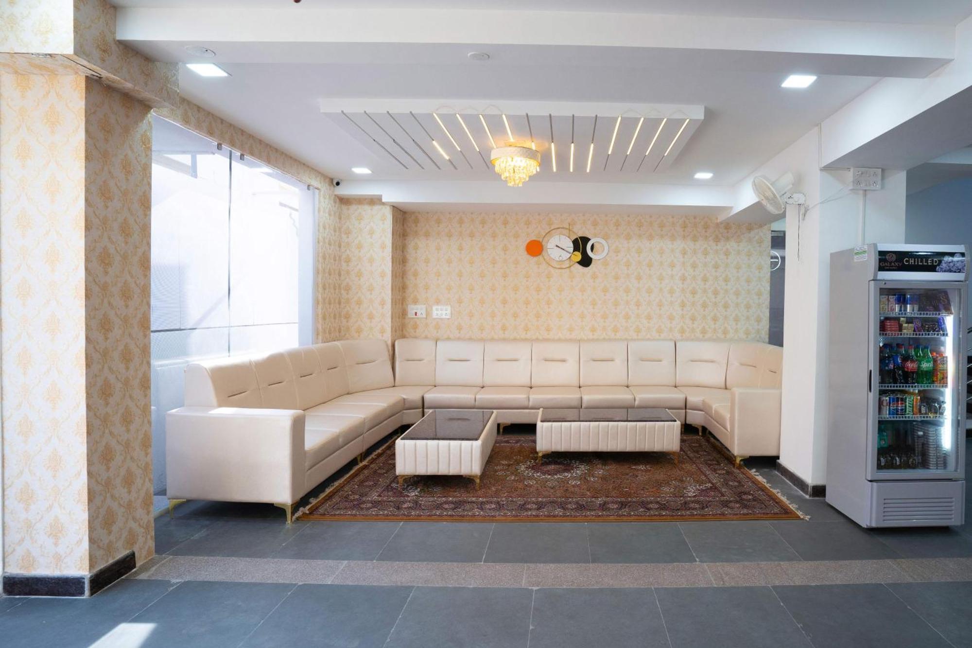 Treebo Galaxy Kings Suites, Hebbal Bangalore Dış mekan fotoğraf